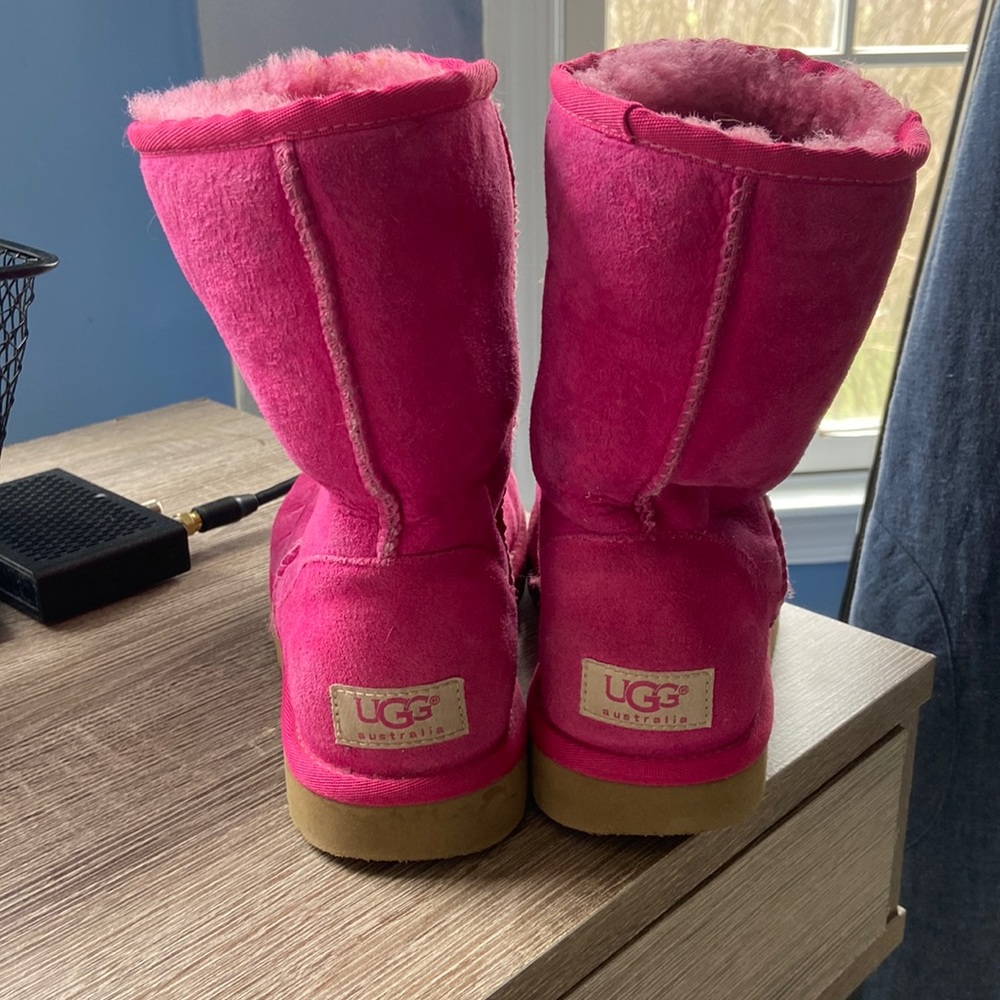 Pink Uggs size 7